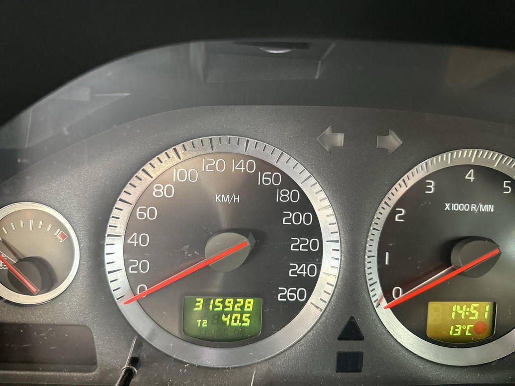 43886694-14.jpg