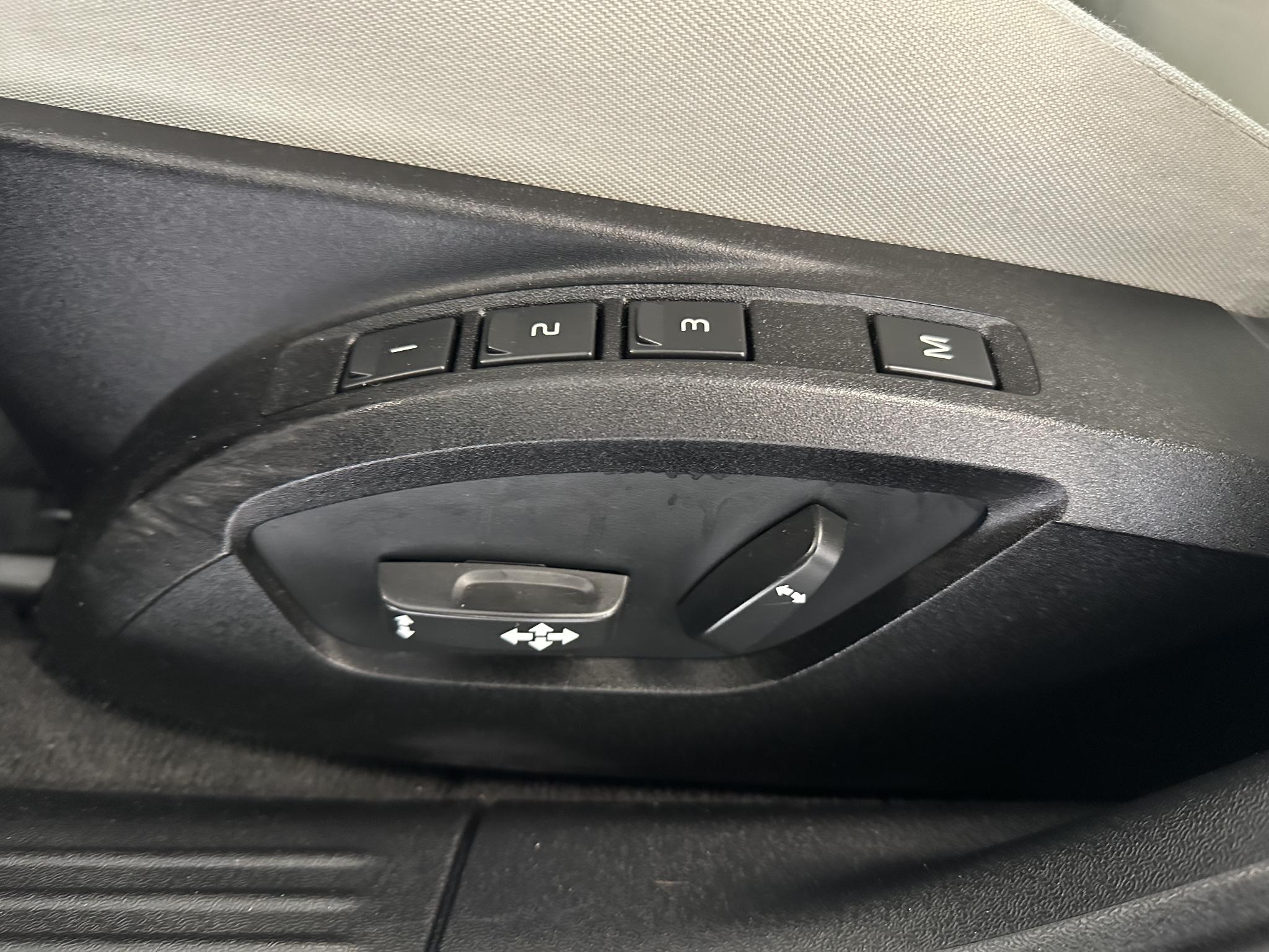 48527651-14.jpg