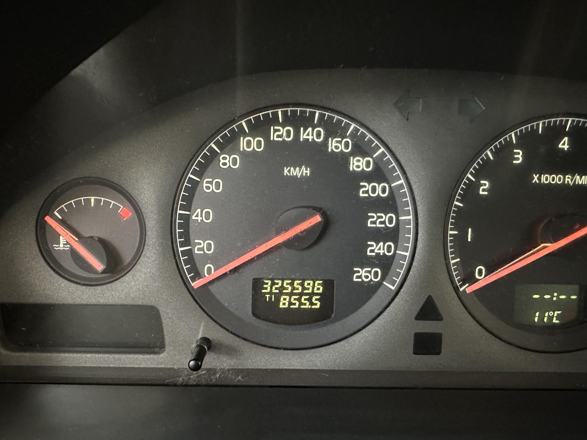 48689102-12.jpg