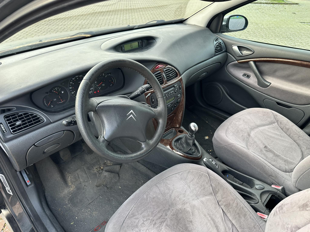 49922291-10.jpg