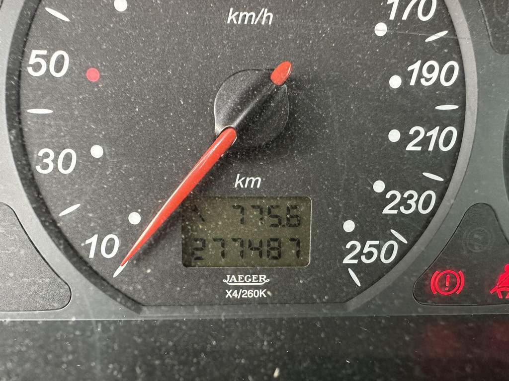 49922291-14.jpg