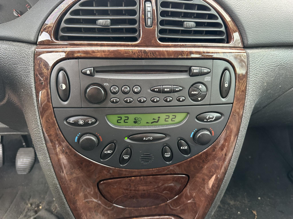 49922291-16.jpg