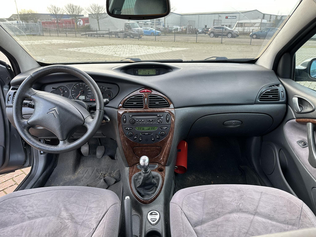 49922291-9.jpg