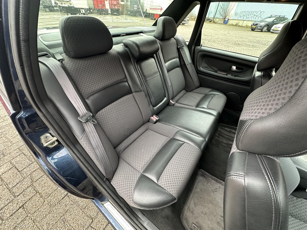 51094184-10.jpg