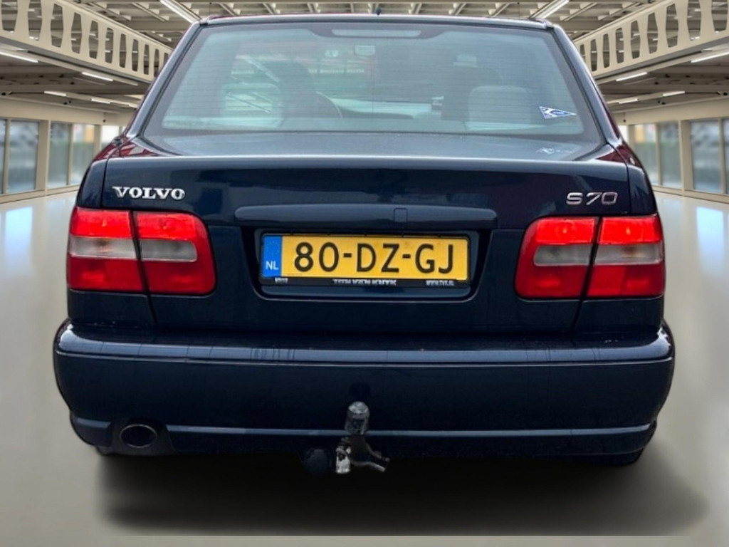 51094184-2.jpg