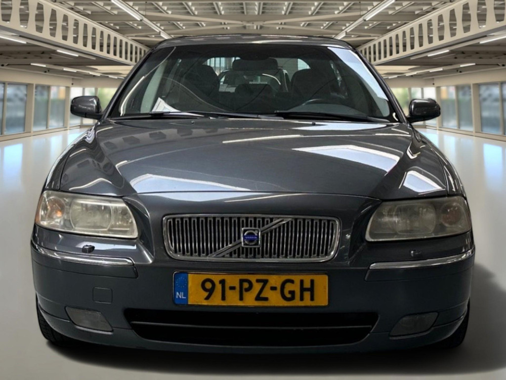 52562261-1.jpg