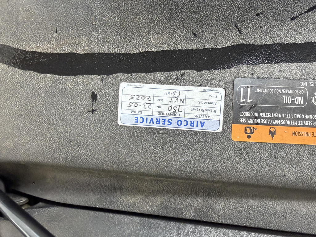 52730597-22.jpg
