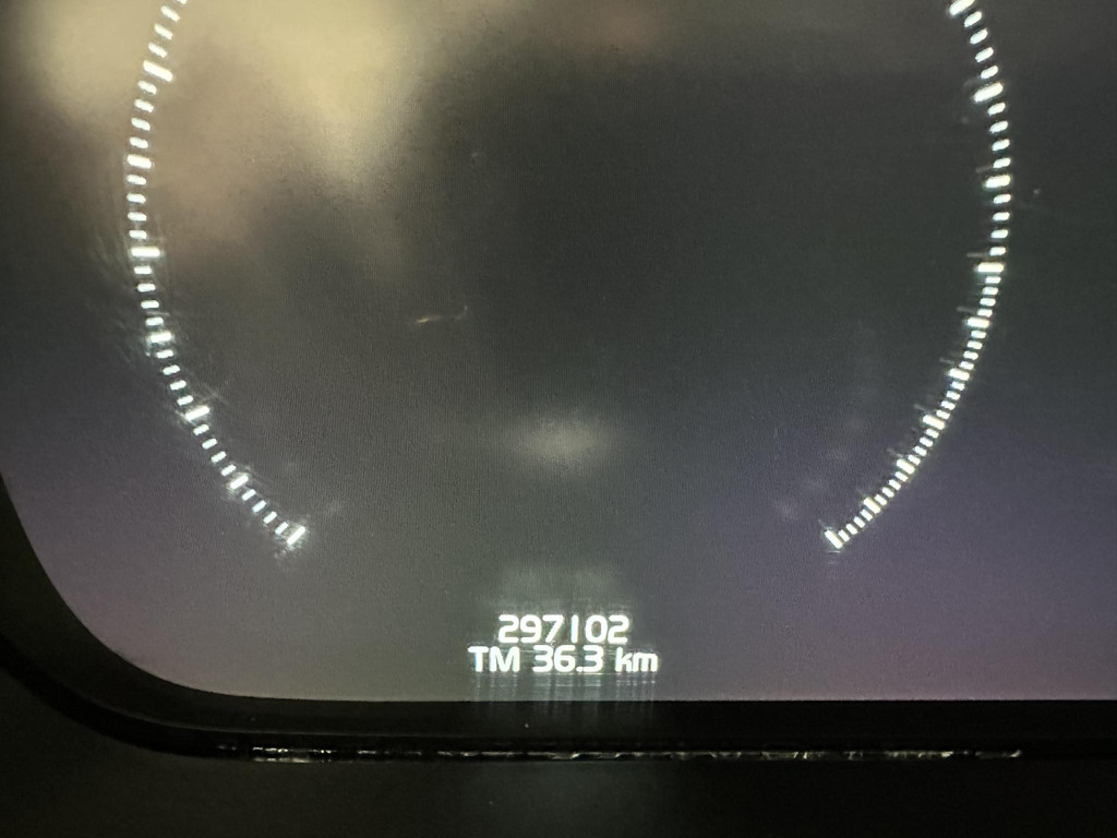 53402441-20.jpg