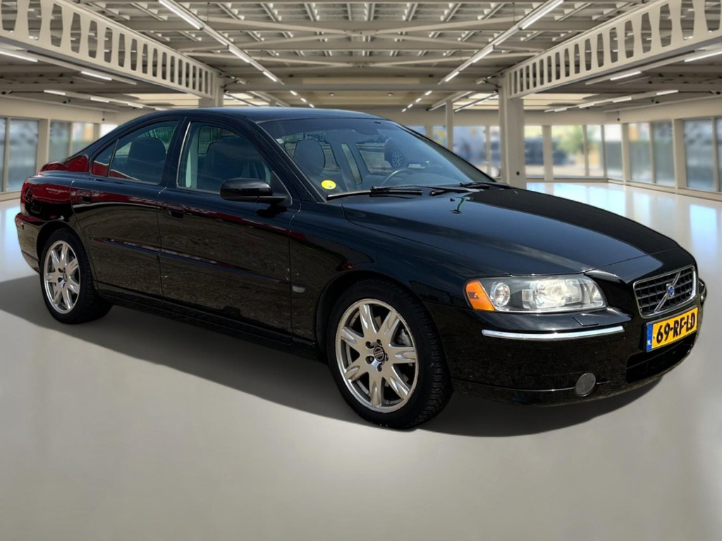 53717486-4.jpg