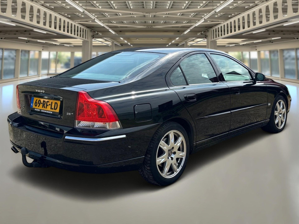 53717486-5.jpg