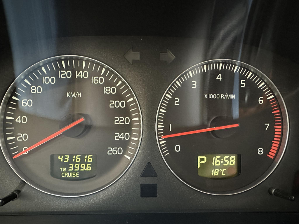 55383384-18.jpg