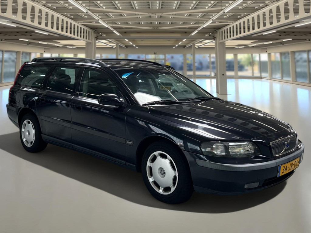 55624987-4.jpg