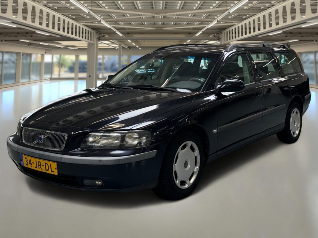 55624987-6.jpg