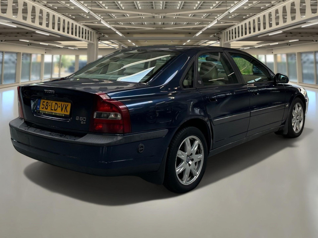 55643458-5.jpg