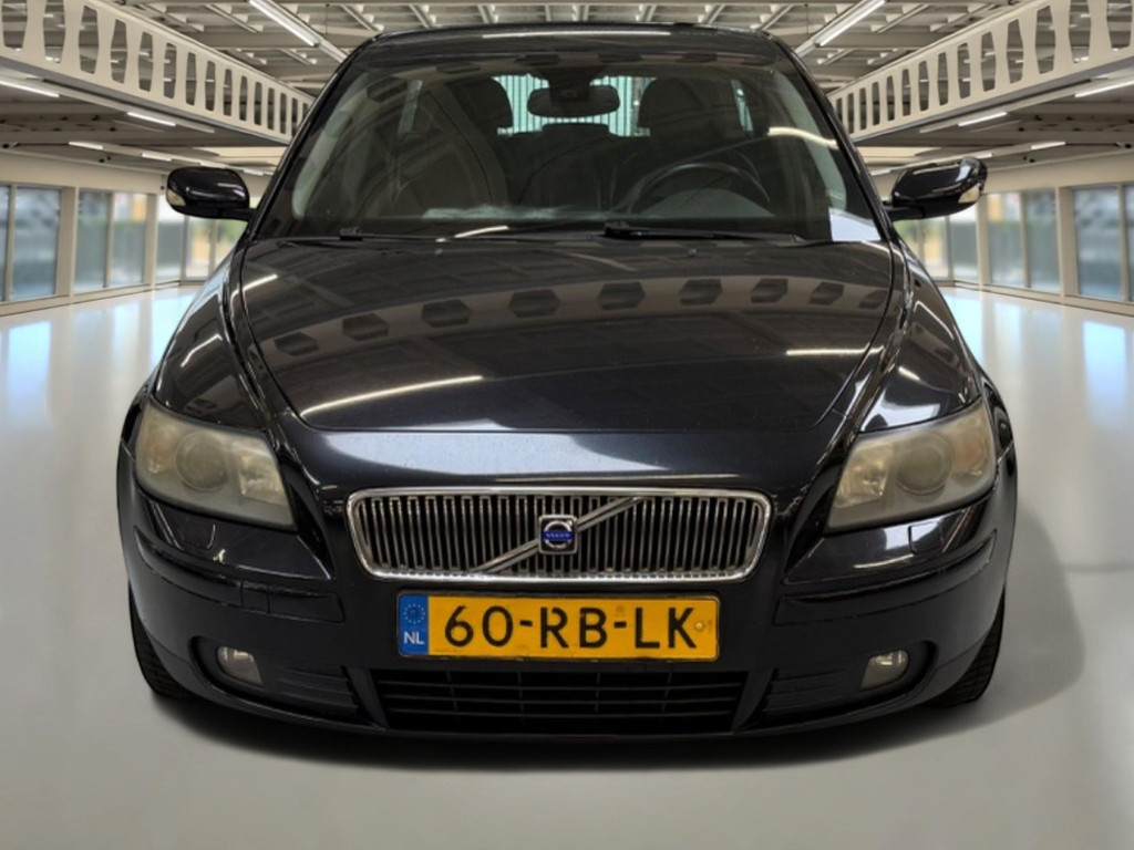 56298957-9.jpg