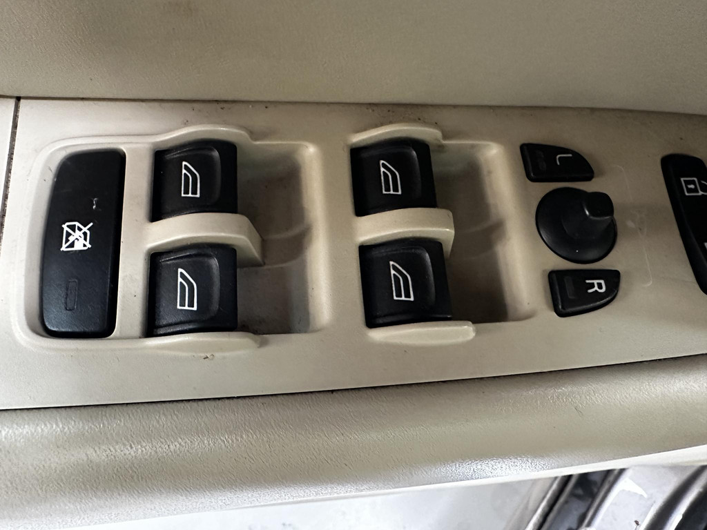 57672182-18.jpg